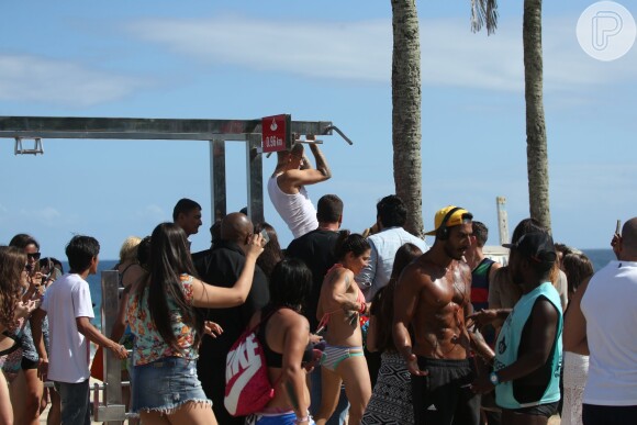 Justin Bieber causou alvoroço entre os fãs na praia de Ipanema, Zona Sul do Rio