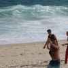 Hospedado em Ipanema, Justin Bieber circulou pelas areias da praia
