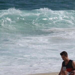 Hospedado em Ipanema, Justin Bieber circulou pelas areias da praia