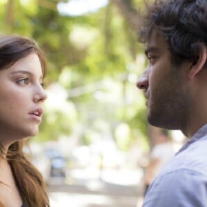 Letícia (Alice Wegmann) assume ter se passado por Marina para se vingar de Tiago (Humberto Carrão), em um outro desfecho da novela 'A Lei do Amor'