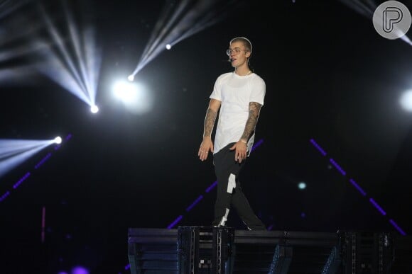 Justin Bieber deixou o show na Apoteose para curtir uma festa privada em um hotel no Rio de Janeiro, na noite de quarta-feira (29)