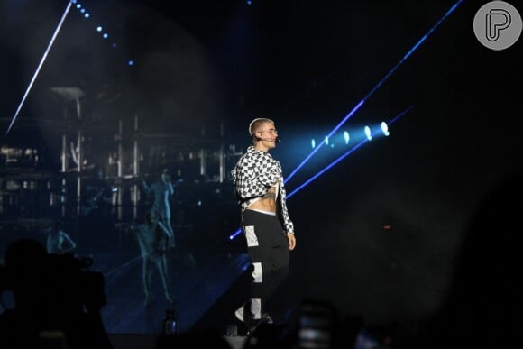Anitta assistiu ao show de Justin Bieber direto do palco. Cantor fez show recheado de sucessos nesta quarta-feira (29)