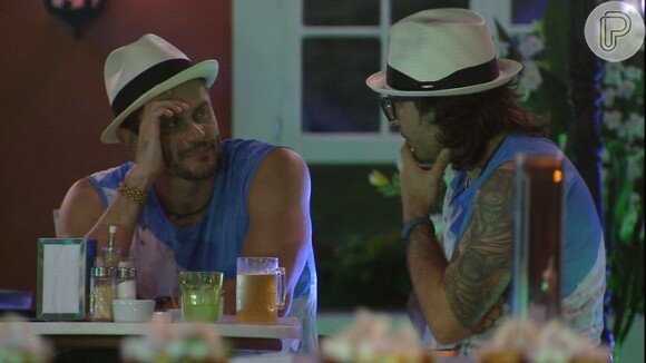 No 'BBB17', Marcos disse a Ilmar que conversou com Boninho sobre seu interesse por Vivian