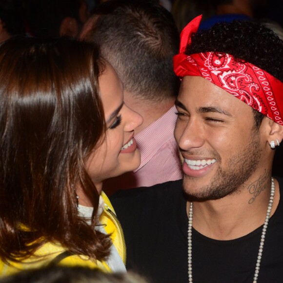 Bruna Marquezine e Neymar jogaram pôquer e o jogador não gostou do resultado: 'Quem ganhou?'