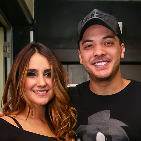 Wesley Safadão encontrou Dulce María, ex-integrante da banda 'Rebelde', em São Paulo nesta quinta-feira, 30 de março de 2017
