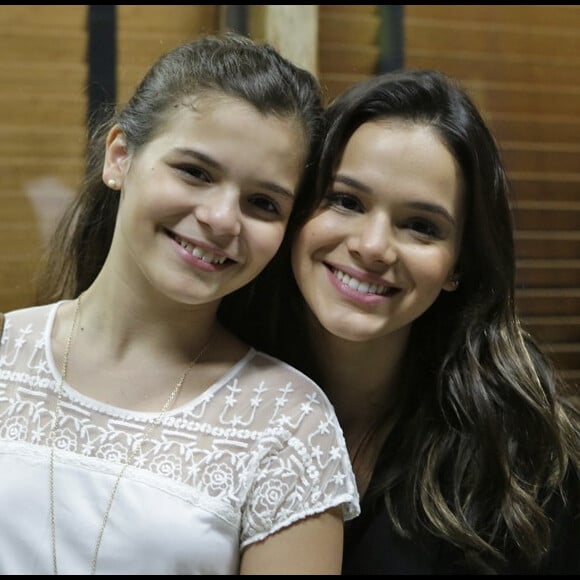 Bruna Marquezine comenta semelhança com a irmã, Luana: 'Bem fácil confundir'