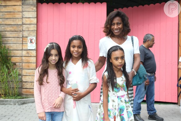 'Tento educar minhas filhas para que não sejam futuras esposinhas', disse Gloria Maria