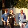 Jodie Foster, a ex-namorada, Cydney Bernard, e o filho Charles passeiam em janeiro de 2012