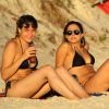 Fernanda Gentil e Priscila Montandon curtiram juntas um dia de praia no Rio de Janeiro
