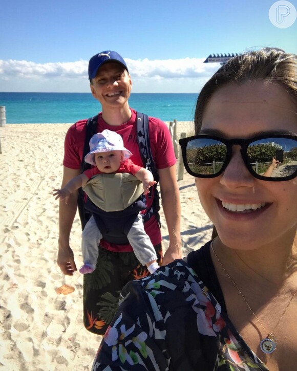Melinda, filha de Michel Teló e Thais Fersoza, apareceu sorridente em foto compartilhada no Instagram