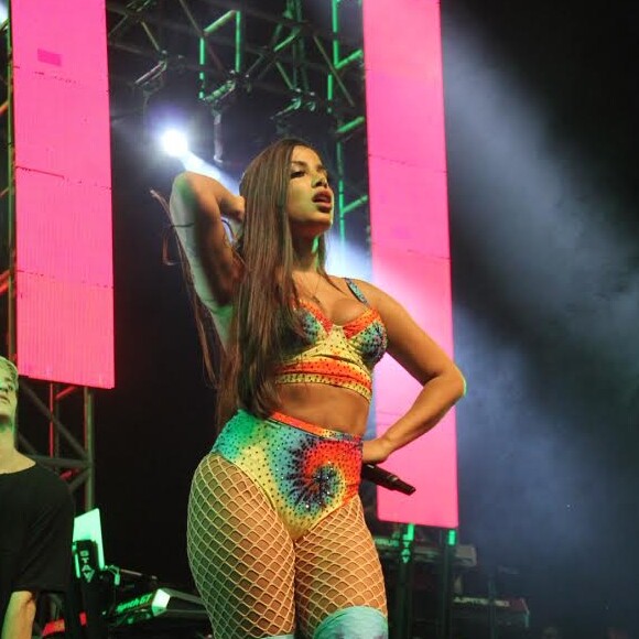 Anitta celebrou 23 anos com megafesta de aniversário no último dia 30. Comemoração teve o tema 'selva' e aconteceu em sua própria casa no Rio de Janeiro