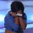 Thomas Machado chora no palco do 'The Voice Kids' após saber que venceu o programa neste domingo, 2 de abril de 2017