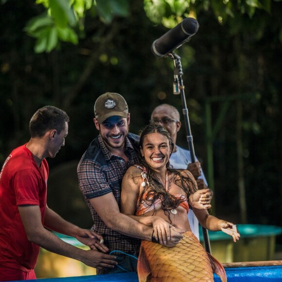 'Eu treinei pra fazer 5 metros, agradeci a Deus por o tanque ter só 3 metros', assumiu Isis Valverde