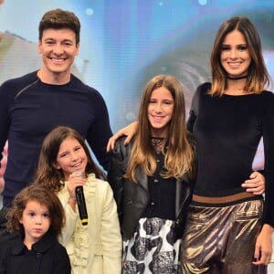 Rodrigo Faro e Vera Viel levaram as filhas ao show de Justin Bieber