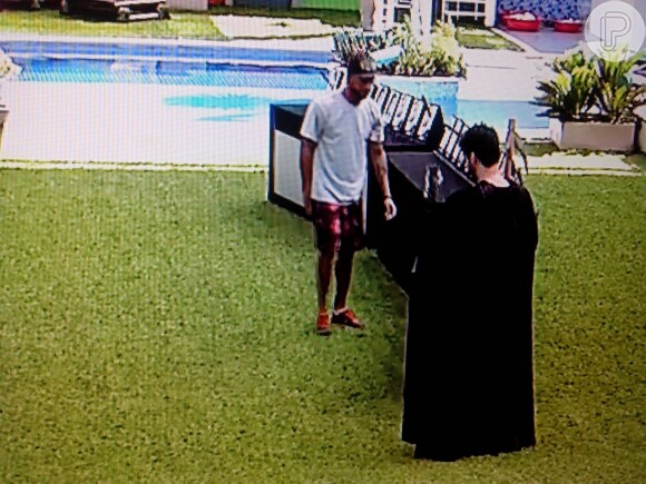 Na tarde desta sexta-feira, 28 de fevereiro de 2014, os confinados do 'Big Brother Brasil' participaram de mais uma prova. Desta vez, Valter Slim se consagrou como o anjo da semana