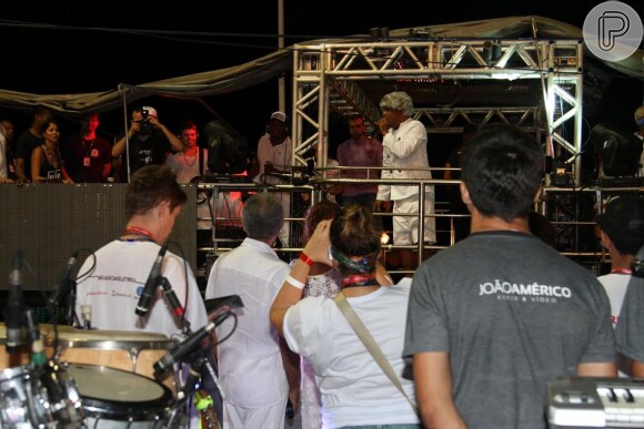 Psirico e Gilberto Gil cantam e fazem duelo de scat no Carnaval de Salvador