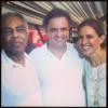 Gilberto Gil e sua mulher, Flora Gil, posam com o Senador Aécio Neves