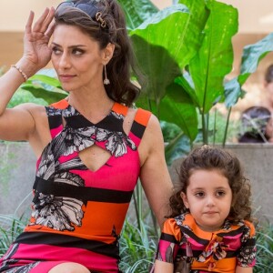 Ainda criança, Ivana (Carol Duarte, na segunda fase) já demonstra incômodo com as imposições da mãe, no primeiro capítulo da novela 'A Força do Querer'