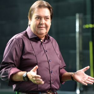 Faustão passa por situação inusitada durante festa promovida pela mulher, Luciano Cardoso, em casa na última semana