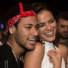 Neymar ganhou de Bruna Marquezine em um jogo de tabuleiro e pediu para namorada fazer polichinelo