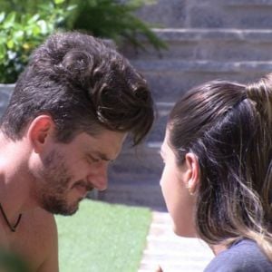 No 'BBB17', Marcos pede desculpas à Vivian e lamenta briga com brothers