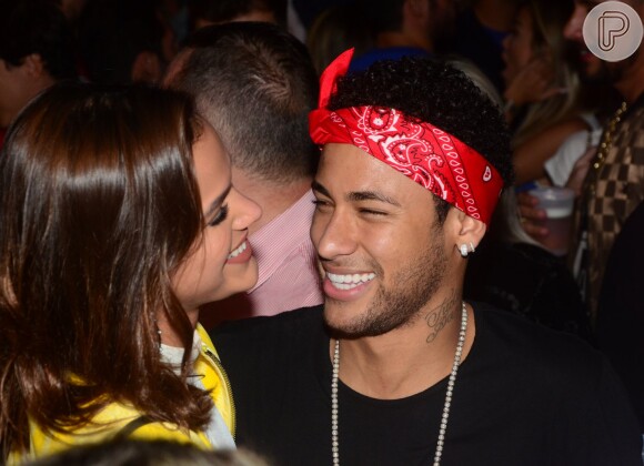 Neymar se divertiu com a namorada, Bruna Marquezine, e postou vídeo no Instagram nesta terça-feira, 4 de abril de 2017
