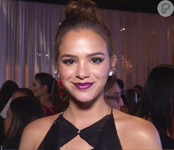 Bruna Marquezine contou que é pouco assediada por imprensa internacional