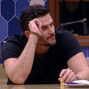 No 'BBB17', Marcos alfineta Globo após recorde de votos no Paredão contra Ilmar com 112,8 milhões de acessos