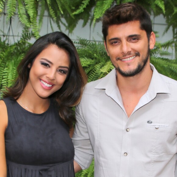 Os atores Yanna Lavigne e Bruno Gissoni não formam mais um casal