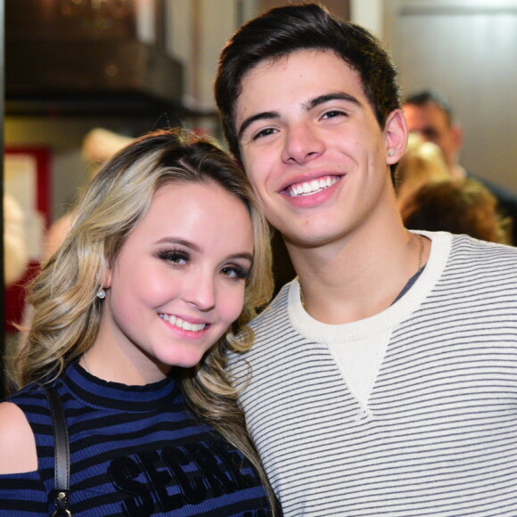 Larissa Manoela e Thomaz Costa terminaram o namoro pela segunda vez. Atores passaram por uma crise no relacionamento durante viagem aos Estados Unidos e optaram pela separação