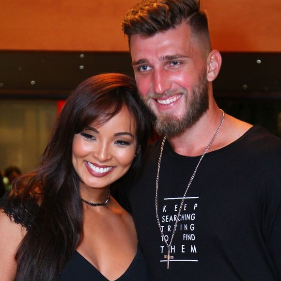 Carol Nakamura e o jogador Aislan Lotici terminaram o noivado após dois anos de relacionamento