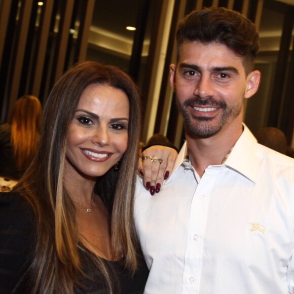 Viviane Araújo e o jogador de futebol Radamés terminam relacionamento após dez anos juntos