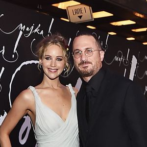 Jennifer Lawrence e o diretor Darren Aronofsky terminaram o namoro de 1 ano e 2 meses, em novembro de 2017