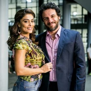 Bibi (Juliana Paes) recebe ajuda do ex-namorado, Caio (Rodrigo Lombardi), ao ser despejada de casa, na novela 'A Força do Querer'