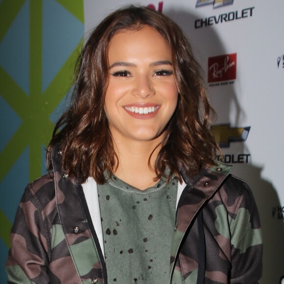 Bruna Marquezine rebate crítica em post contra assédio feita por fã