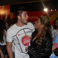 Carnaval: Preta Gil beija noivo e deixa marca de batom antes de show em Salvador