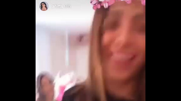 Anitta pede ajuda da ex-BBB Mayra Cardi para emagrecer, como afirmou em vídeo publicado nesta quarta-feira, 05 de abril de 2017