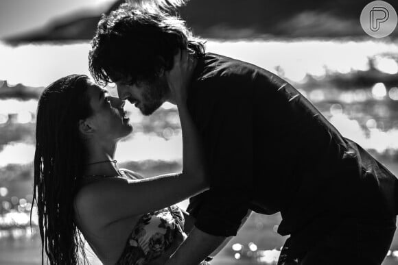 Ritinha (Isis Valverde) vai encontrar Ruy (Fiuk) no rio e ele tenta beijá-la, na novela 'A Força do Querer'