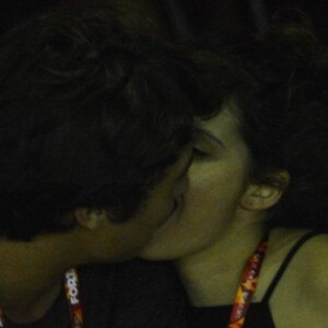 Amanda de Godoi e Francisco Vitti foram vistos aos beijos em julho durante micareta em Fortaleza