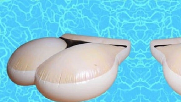 Kim Kardashian lança boia inflável inspirada no seu bumbum e coloca à venda