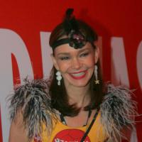 Carnaval: Julia Lemmertz, de 'Em Família', chega a camarote sem Alexandre Borges