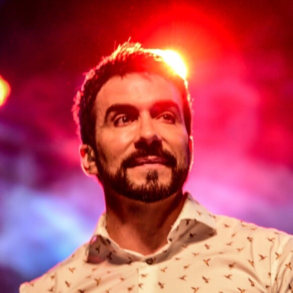 'Que legal, Padre Fábio de Melo. Venha outras vezes. Foi um prazer recebê-lo. Está tomando o que?', escreveu Evaristo Costa