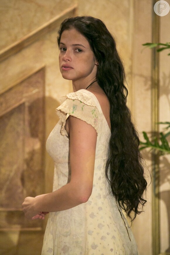 Agatha Moreira pintou os cabelos e colocou mega hair para viver Domitila, na novela 'Novo Mundo'