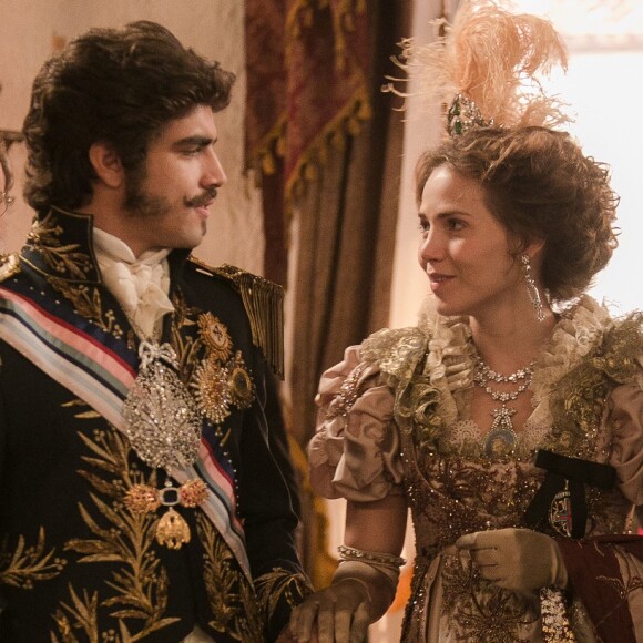 Domitila (Agatha Moreira) vai formar um triângulo amoroso com Dom Pedro (Caio Castro) e Leopoldina (Letícia Colin), na novela 'Novo Mundo'