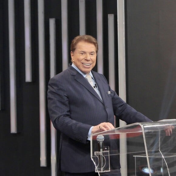 Silvio Santos constrange famosos em premiação e divide opiniões: 'Sem limites'