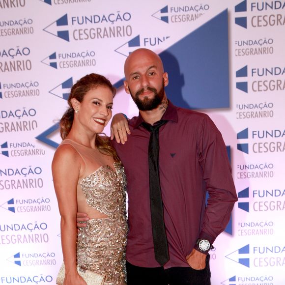 Maíra Charken e o namorado, Renato Antunes, serão pais de um menino