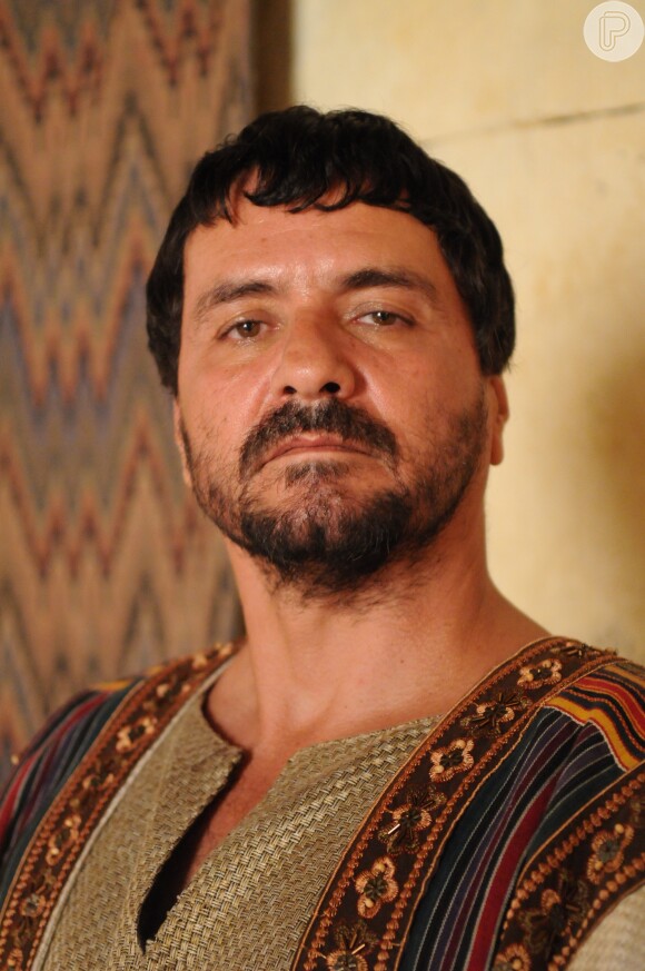 Zedequias (Jandir Ferrari), rei de Judá, acaba assassinado após perder a visão, nos próximos capítulos da novela 'O Rico e Lázaro'