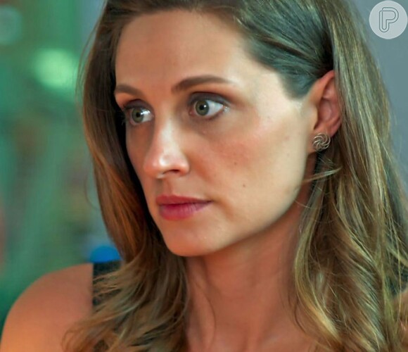 Tita (Paula Possani) confronta Caio (Thiago Fragoso) e o acusa de tentar matar Ricardo (Marcos Pasquim) após vê-lo em hospital, na novela 'Malhação: Pro Dia Nascer Feliz'