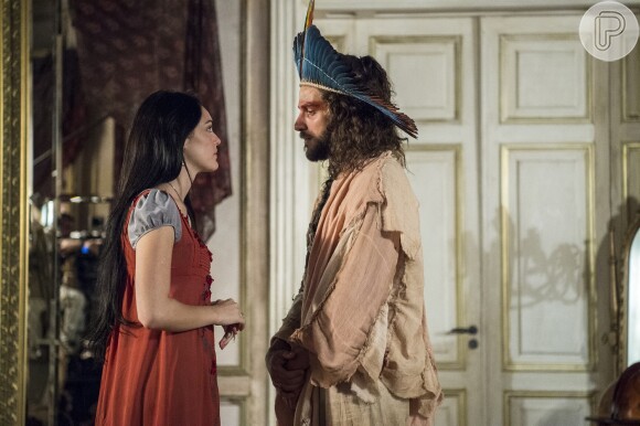 Anna (Isabelle Drummond) e Joaquim (Chay Suede) se reencontram, têm sua primeira noite de amor e se casam na aldeia, em cena da novela 'Novo Mundo'
