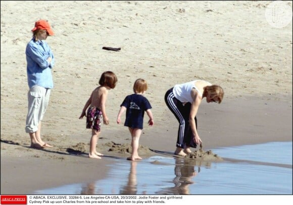 Jodie Foster e Cydney Bernard com seus filhos em Los Angeles, em 2002